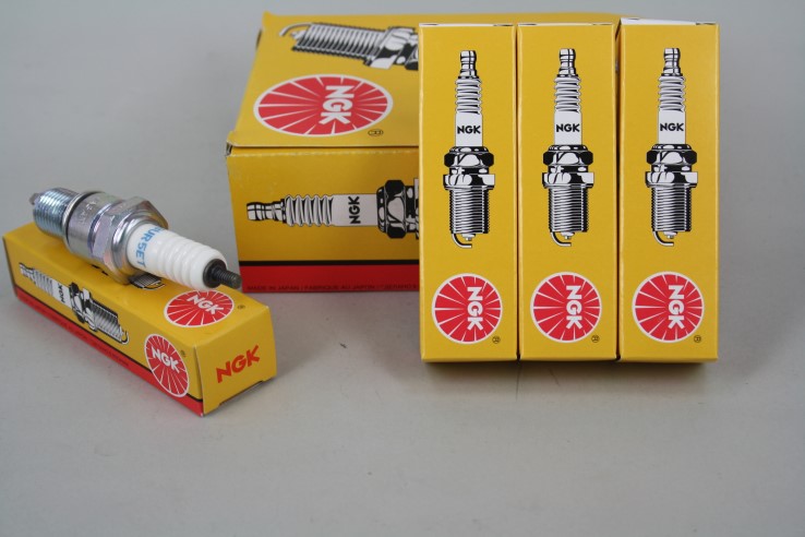 Свеча NGK BUR5ET  VW Golf, Passat. Transporter 88.