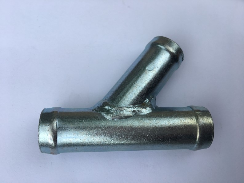 Тройник D18х18  (переходник шлангов)угол 45С цинк