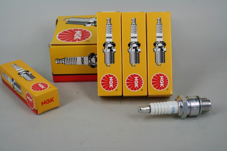 Свеча NGK BR6HS (3922)
