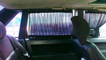 Штора автомобильная, тканевая на скотче L 70*45-53см (сетка)