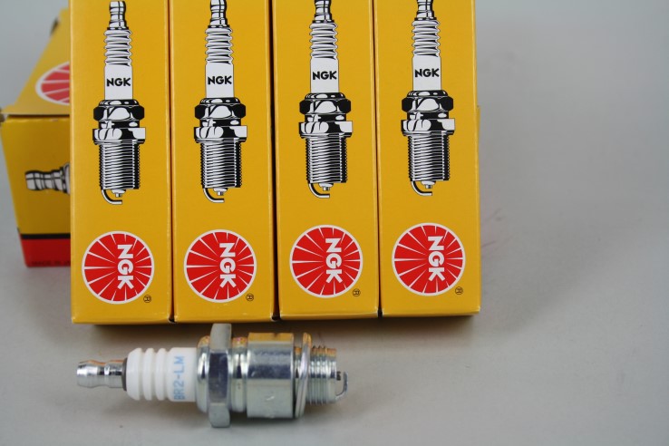 Свеча NGK BR2LM (5798) для снегоочист.техники