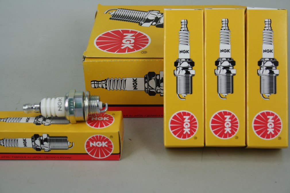 Свеча NGK BMP6A (7021)