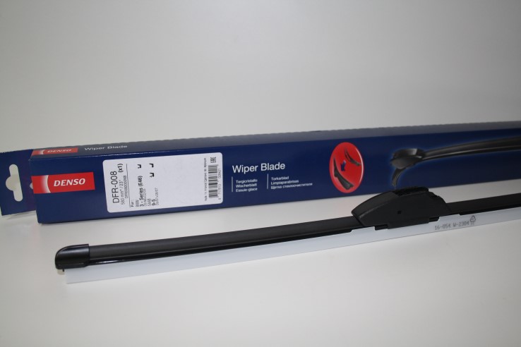 Щетка стеклоочистителя DENSO 580мм бескаркасная DFR008