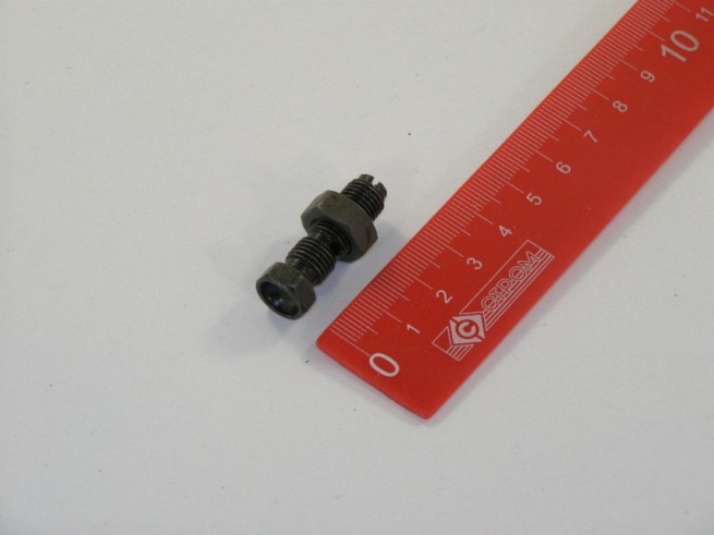 Винт регулировки клапанов Г-3302 дв. 402, 53, 3307/ с гайкой