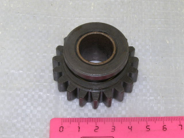 Шестерня 2101 заднего хода с мед.втулкой (средняя) 19 зубов