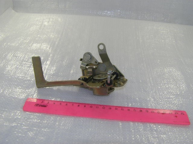 Замок двери 2121 внутренний правый /механизм/