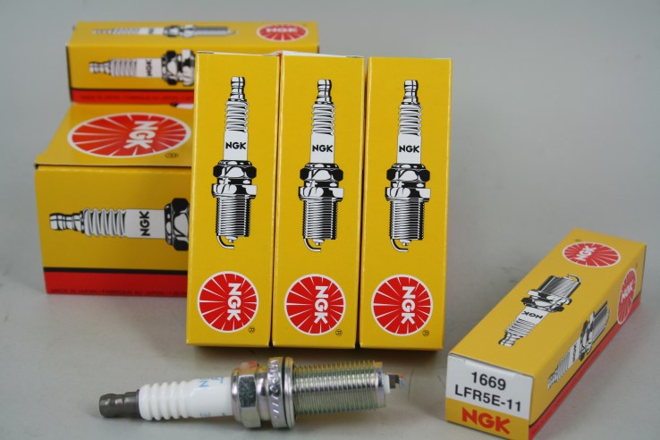 Свеча NGK LFR5E-11 (1669)