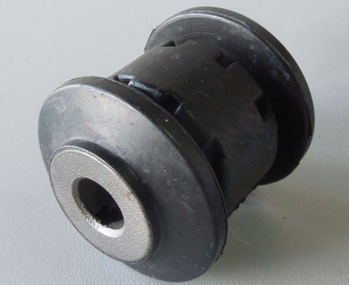 Сайлент-блок рычага переднего Octavia 04-, Superb 08--, Audi A3 II 03--, Q3 11- передний
