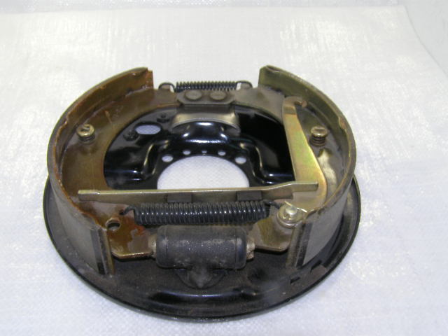 Щит тормозной в сборе с цилиндром правый