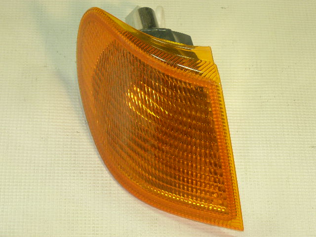 Поворотник передний 2113-2115 правый желтый (аналог BOSCH)