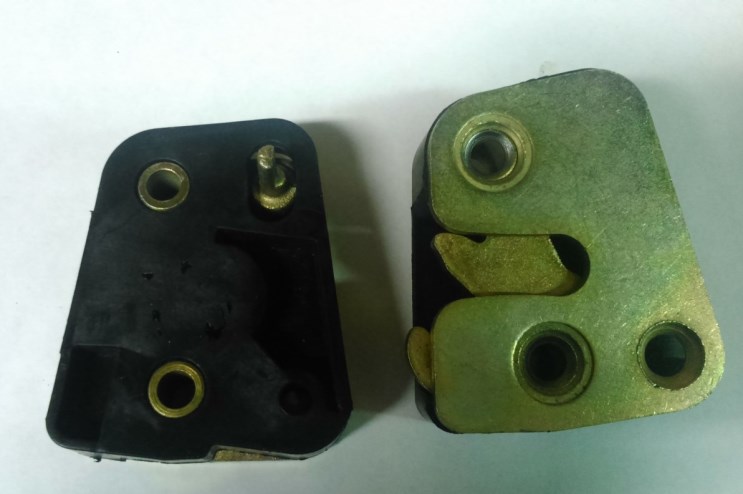 Защелка замка задней двери 2126 /лев+прав/