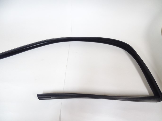 Уплотнитель стекла двери (бархотка) 1118 перед. верх. лев.