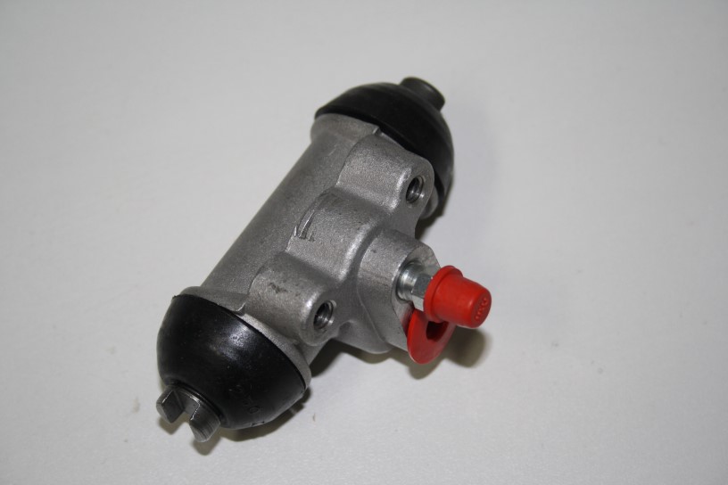 Тормозной цилиндр задний