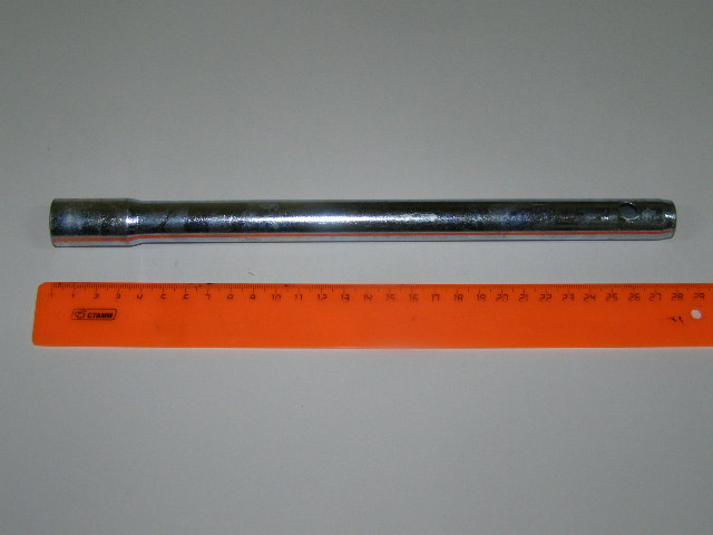 Ключ свечной 16мм трубчатый L=270 мм. с магнитом