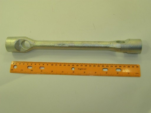 Ключ колесный /балонный/ Г-3302 24*27