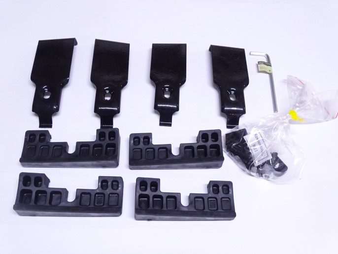 Комплект адаптеров для автомобилей с гладкой крышей Hyundai Solaris 2 седан 2017г.-н.в. (реком.перекладина 125см)