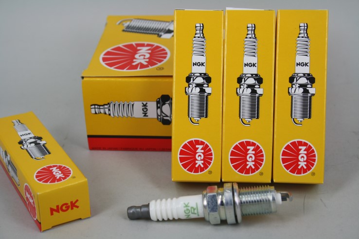 Свеча NGK ZFR5J-11 (5584)