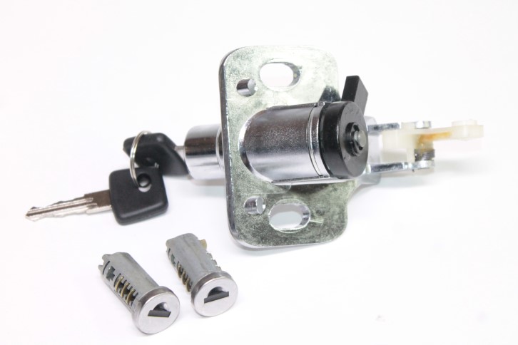 Личинки с замком багажника 1118