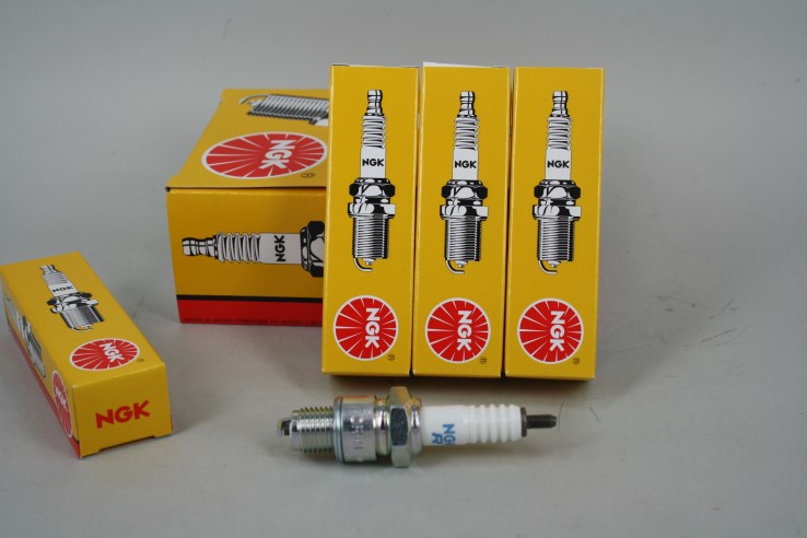 Свеча NGK DR5HS (4623)