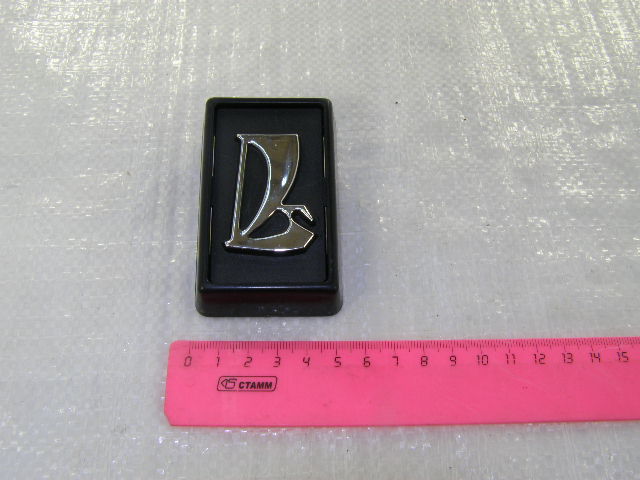 Эмблема передняя 2106