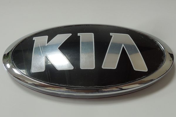 Эмблема  Kia  11,5х5,5см New Tape 2 направляющие