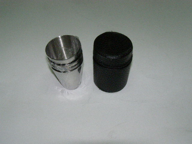 Стакан дорожн. в кож. футляре (4 шт. /средний/