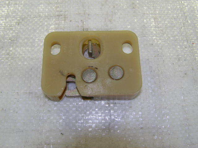 Замок крышки багажника 2105