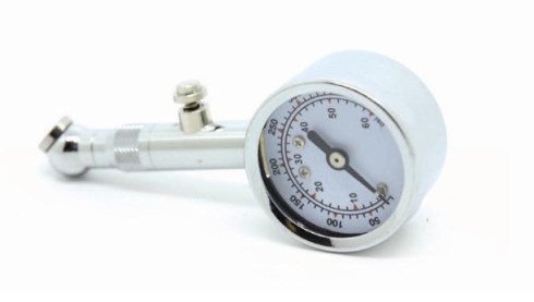 Манометр шинный  5 атм. стрелочный, две шкалы измерения, спускной клапан