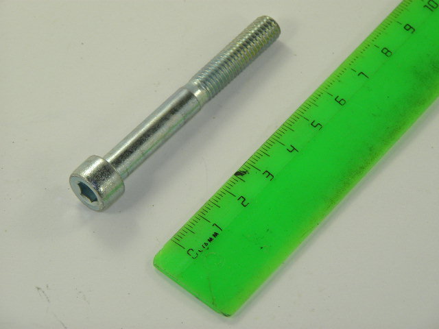 Болт М 8*65 крышки термостата и цепи Г-3302 (под шестигр.)