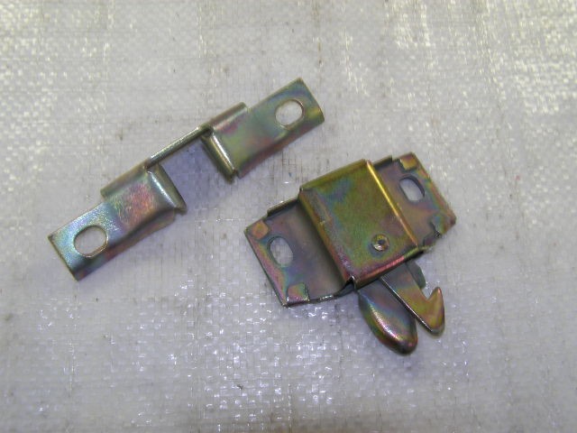 Замок крышки багажника 2103 (защелка)