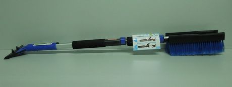 Щетка для снега со скребком SAPFIRE телескоп. 90 см., водосгоном
