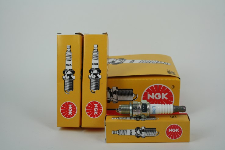 Свеча NGK LR8B