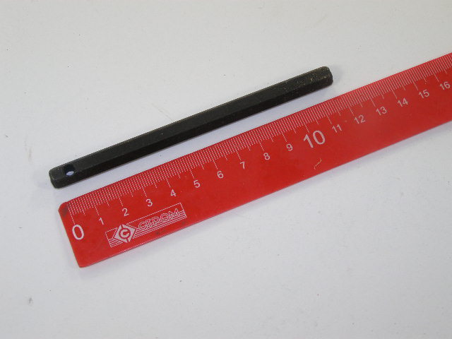 Валик привода насоса маслянного /шестигранник/ Г-24,3302 дв. 402