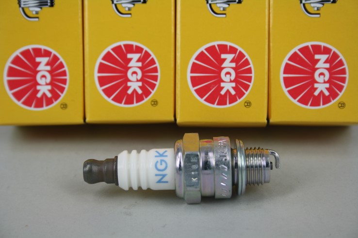 Свеча NGK CMR6A (1223)